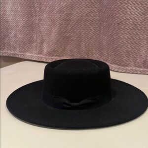 Stylish Black Wide-Brim Hat